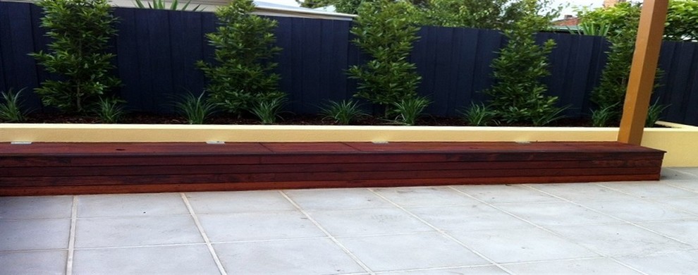 Inspiration for a modern patio in Melbourne.