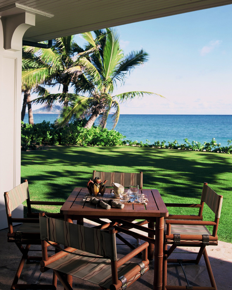 Island style patio photo in Hawaii