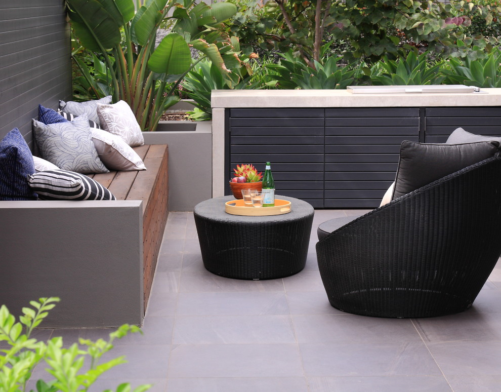 Mittelgroße, Geflieste Moderne Pergola neben dem Haus mit Outdoor-Küche in Sydney