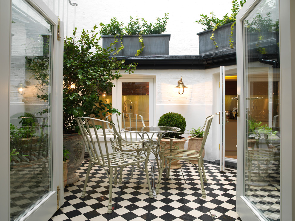 Inspiration for a timeless patio remodel in Devon
