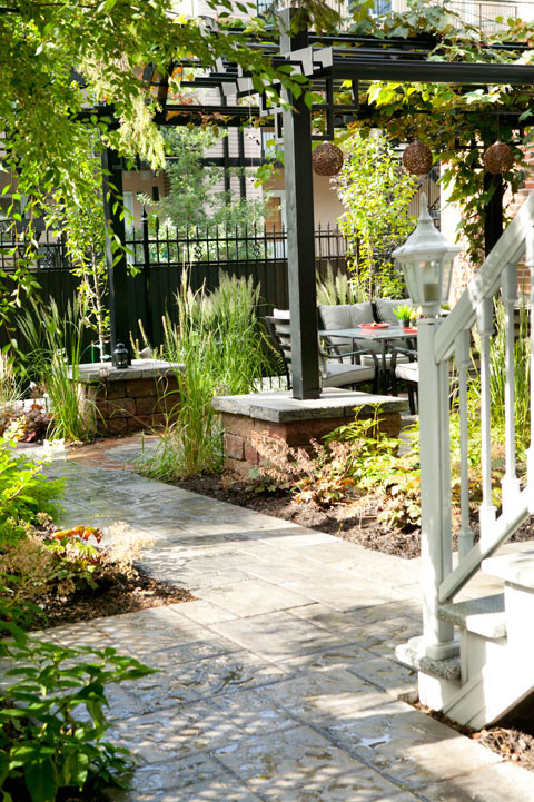 Inspiration for a timeless patio remodel in Montreal