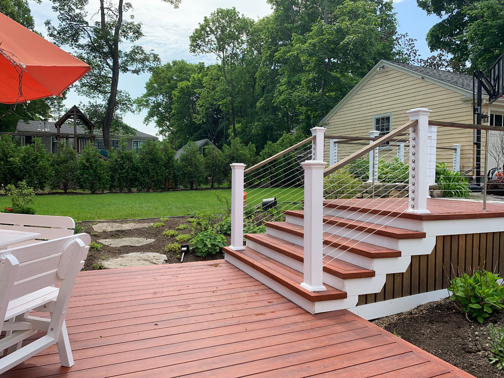 Exemple d'une terrasse arrière tendance avec aucune couverture.