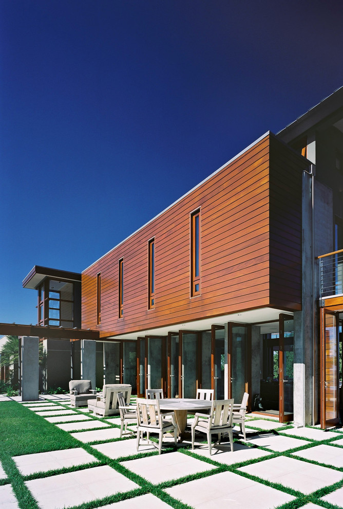 Свежая идея для дизайна: двор в современном стиле без защиты от солнца - отличное фото интерьера