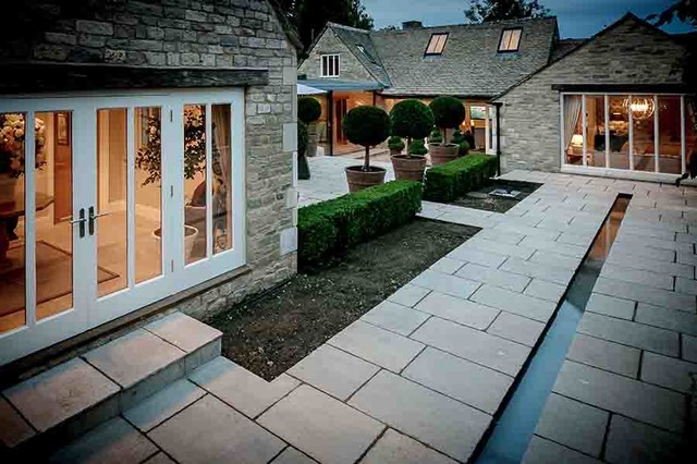 Limestone Paving Add S Finishing Touch To Stunning Cotswold House Country Patio Oxfordshire By Flagstonesdirect Houzz Uk