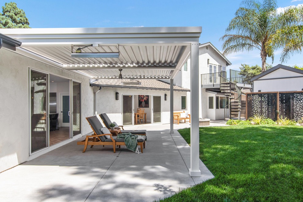 Patio - transitional patio idea in San Diego