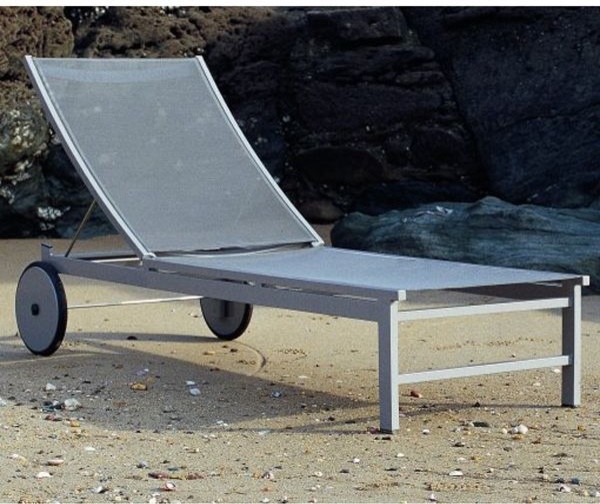 outdoor chaise with wheels