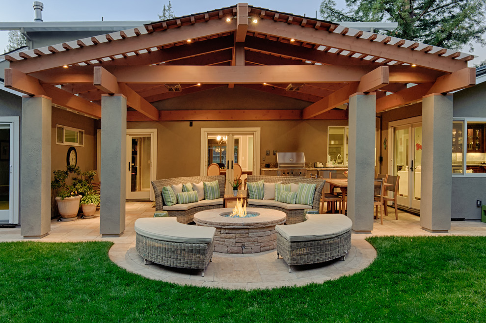 Example of a classic patio design in San Francisco with a fire pit