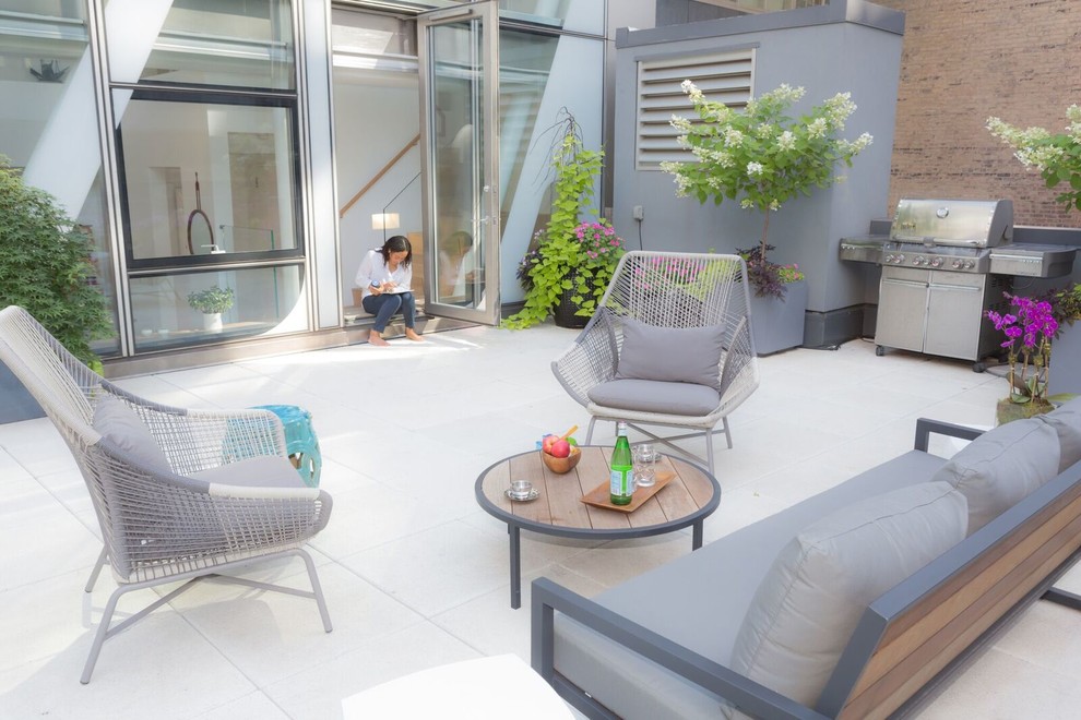 Mittelgroßer, Unbedeckter Moderner Patio neben dem Haus mit Betonboden in Los Angeles