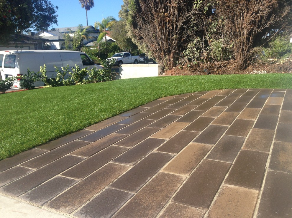 Inspiration for a small modern front patio in Los Angeles with brick paving.