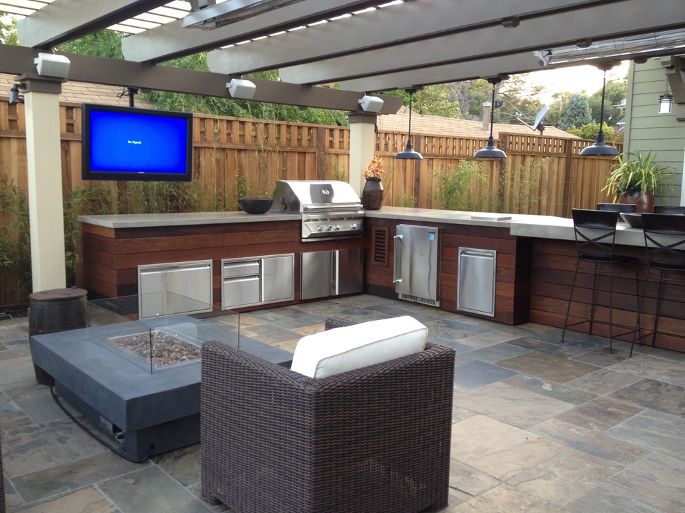 Inspiration for a contemporary patio remodel in San Francisco