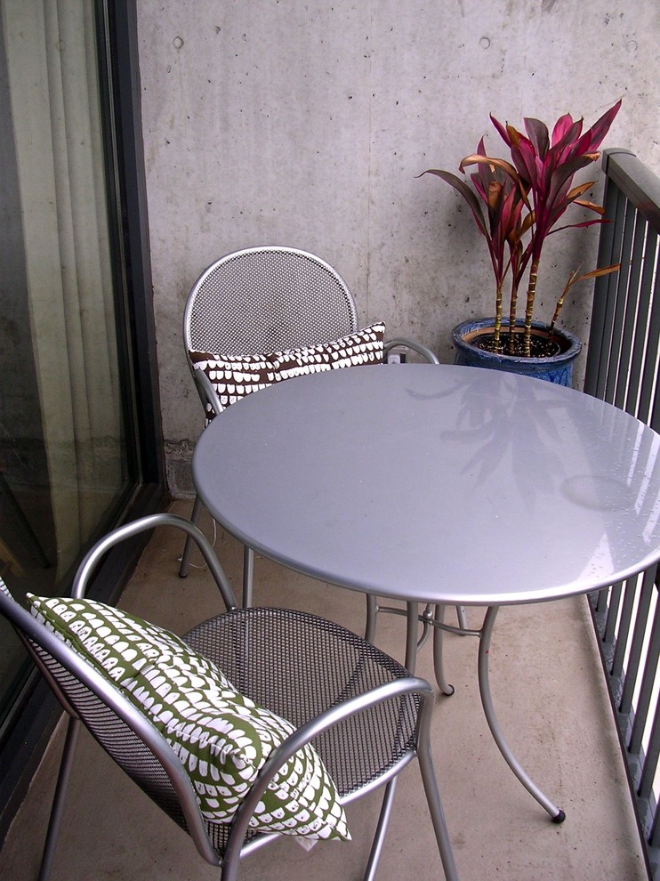 Example of a minimalist patio design in Atlanta