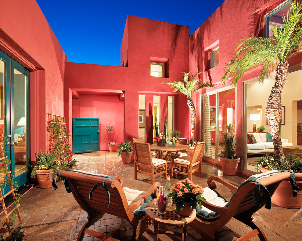 Photo of a mediterranean courtyard patio in Orange County.