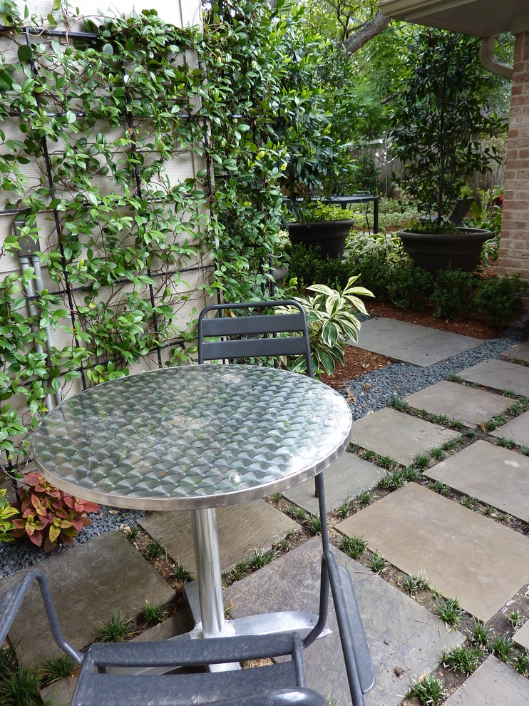 Patio - contemporary patio idea in Houston