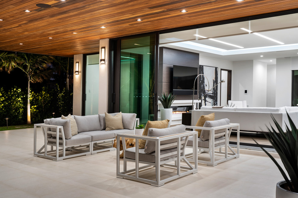 Luxury Staging Waterfront Fort Lauderdale, FL Contemporary