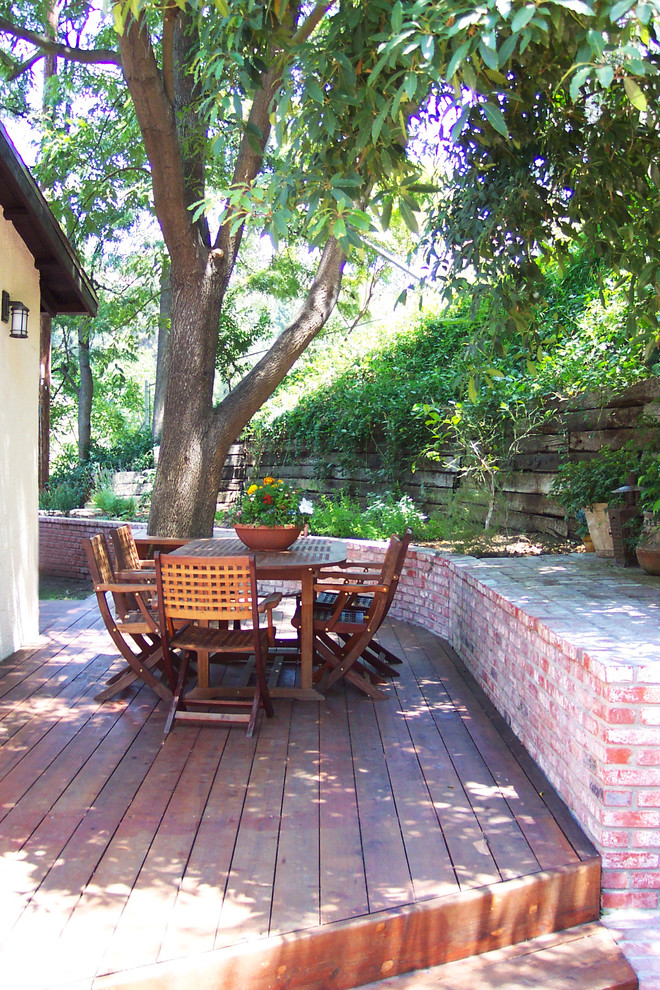Imagen de patio tradicional con entablado