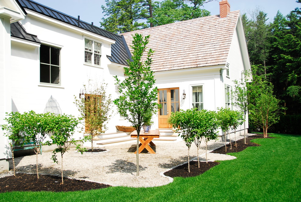 Example of a classic gravel patio design in Portland Maine
