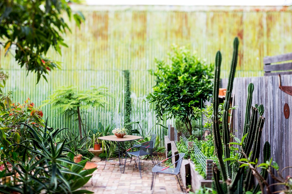 Cette image montre une terrasse bohème.