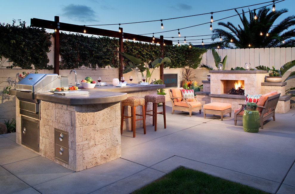 Photo of a medium sized world-inspired back patio in San Diego with concrete slabs, no cover and a bar area.