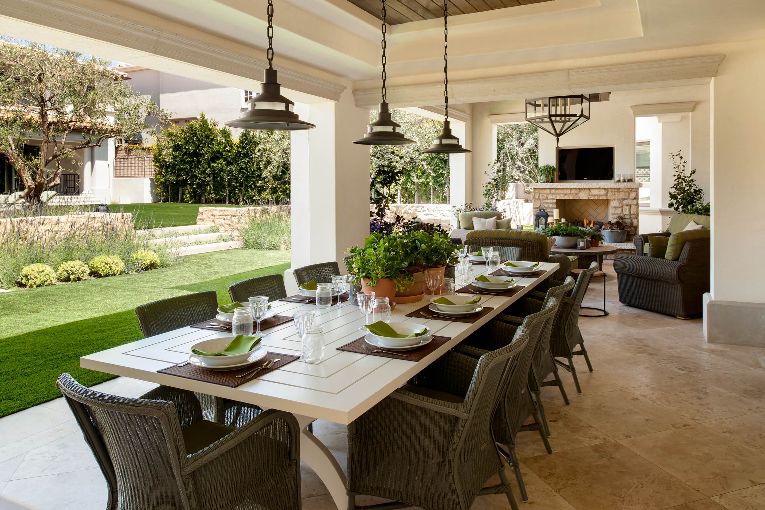 Outdoor Dining Table Centerpiece Ideas