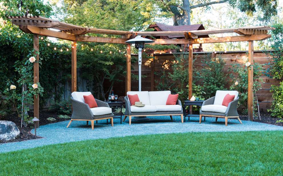 Example of a mid-sized trendy backyard patio design in San Francisco