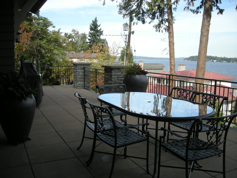 Design ideas for a classic patio in Seattle.