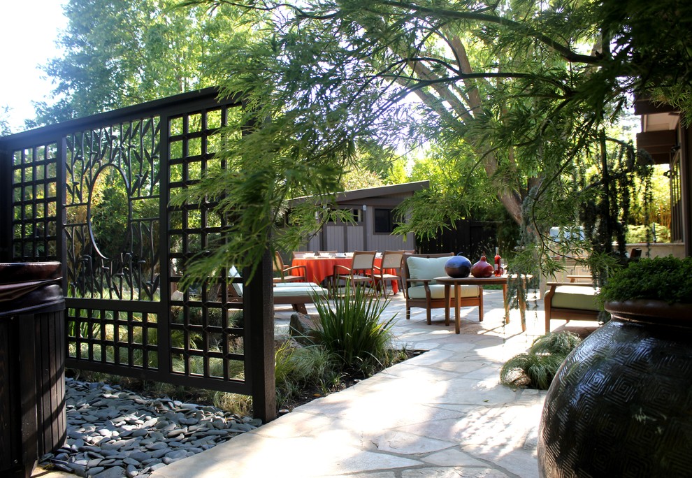 Design ideas for a world-inspired patio in Sacramento.