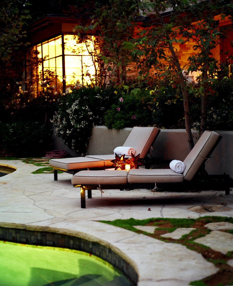 Bohemian patio in San Francisco with a water feature.