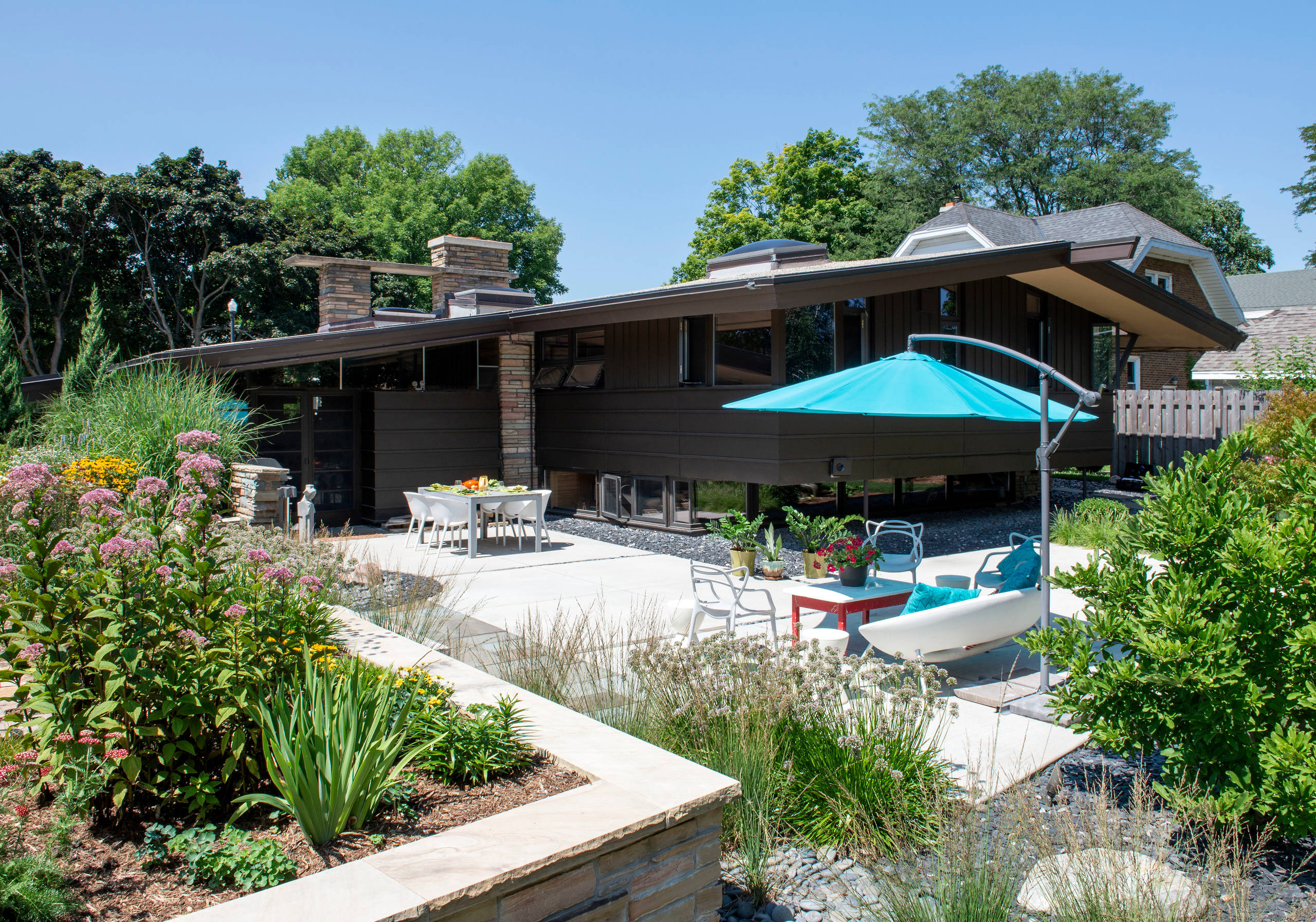 Mid-Century Concrete Patio - Racine - Midcentury - Patio - Milwaukee - by Ginkgo  Leaf Studio | Houzz