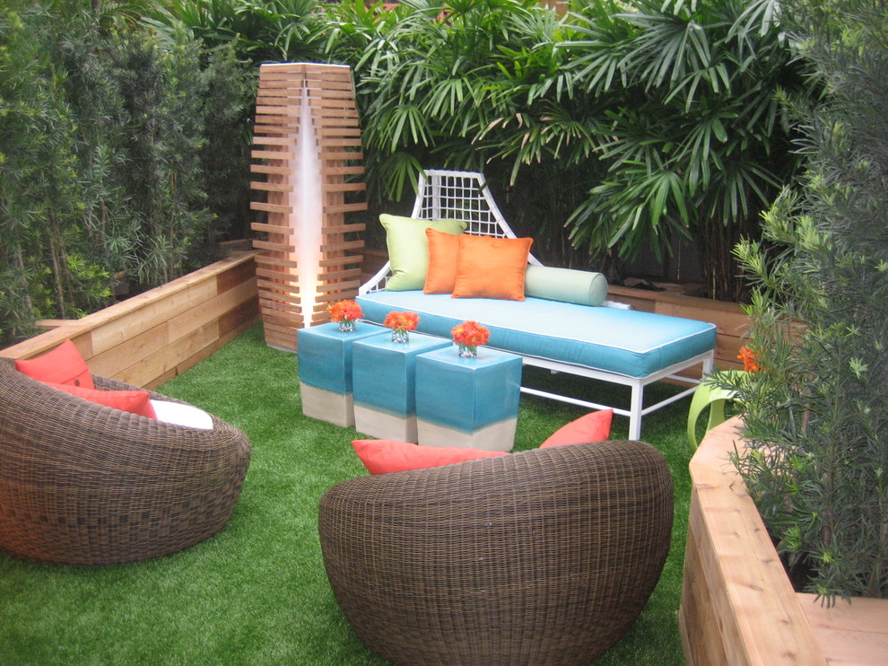Example of a minimalist patio design in Miami