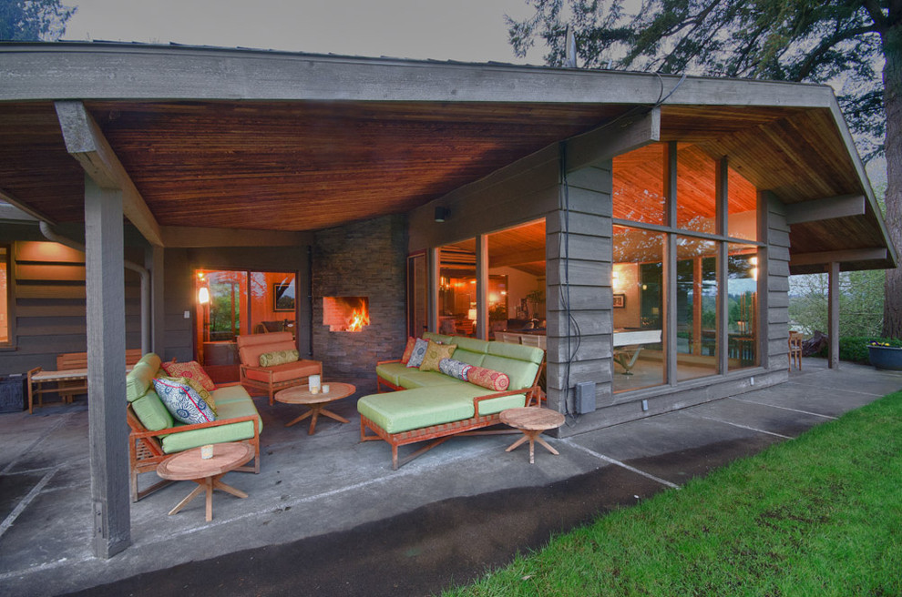 Inspiration for a midcentury patio in Portland.
