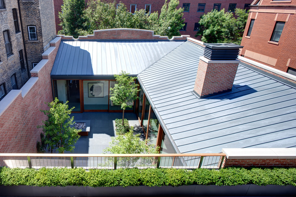 This is an example of an industrial courtyard patio in Chicago.