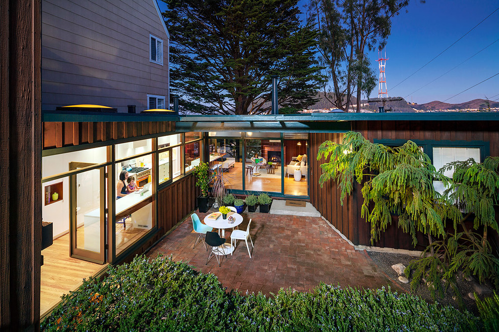 Inspiration for a midcentury courtyard patio in San Francisco.