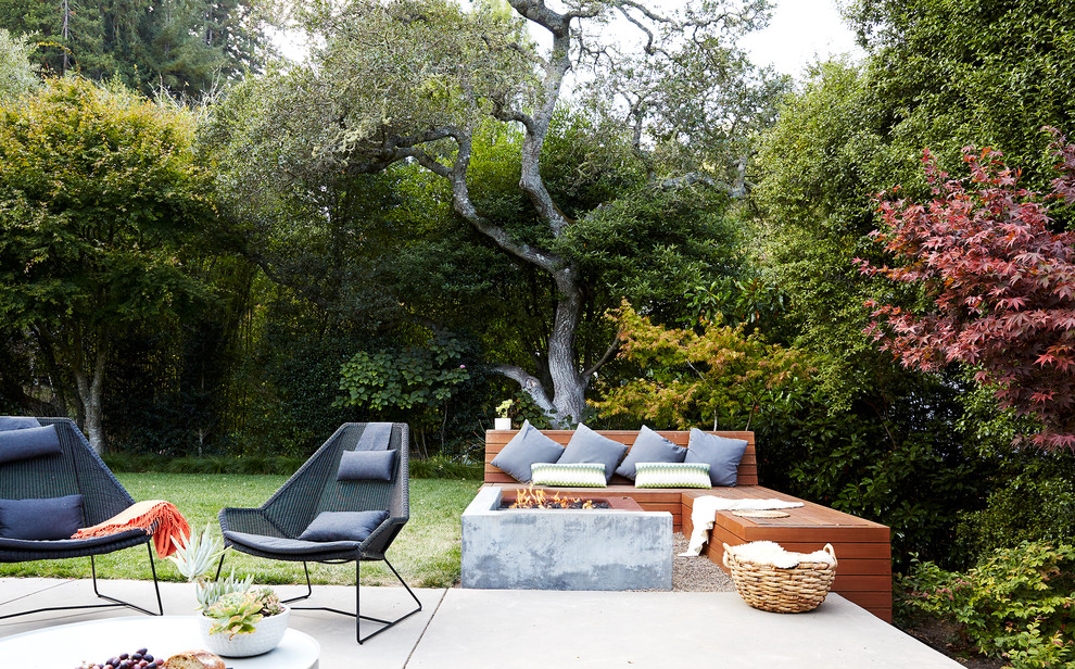 Example of a mid-century modern backyard patio design in San Francisco with a fire pit and no cover