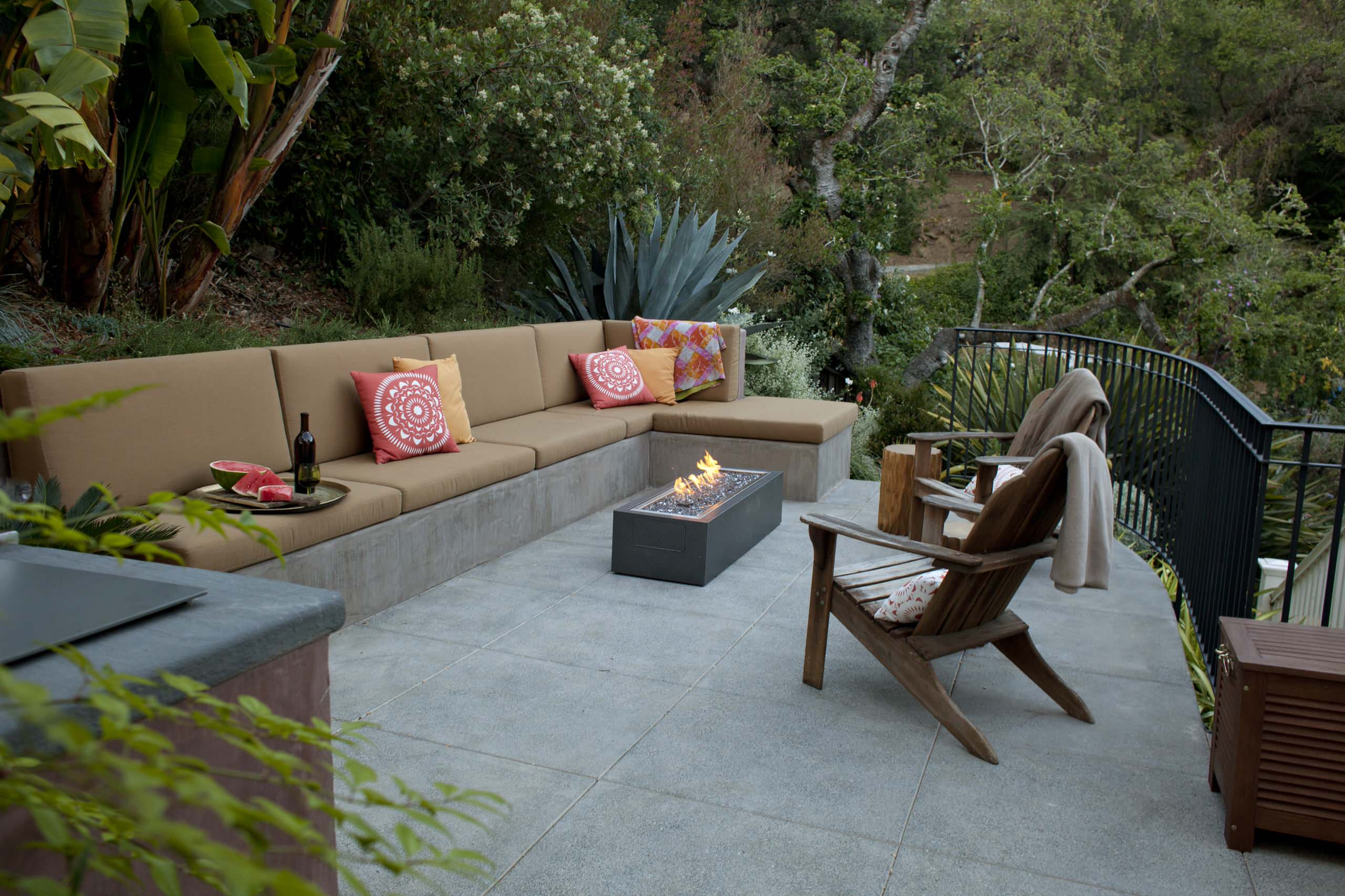 10 Outdoor Banquettes Create Fresh Air Seating With Style