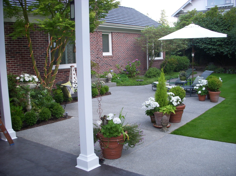Esempio di un patio o portico tradizionale