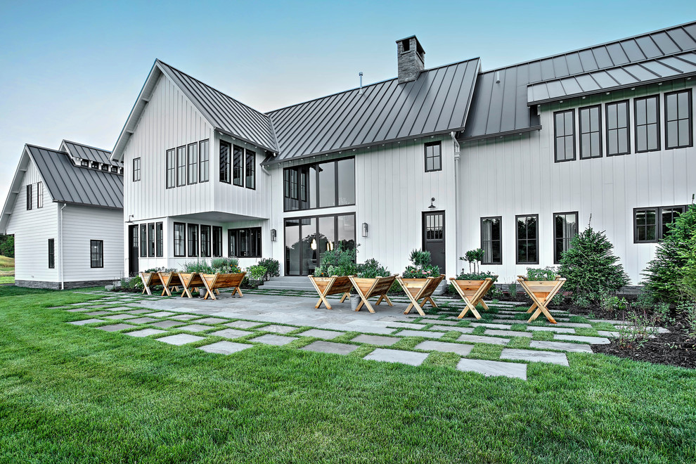 Inspiration for a large farmhouse patio in New York.