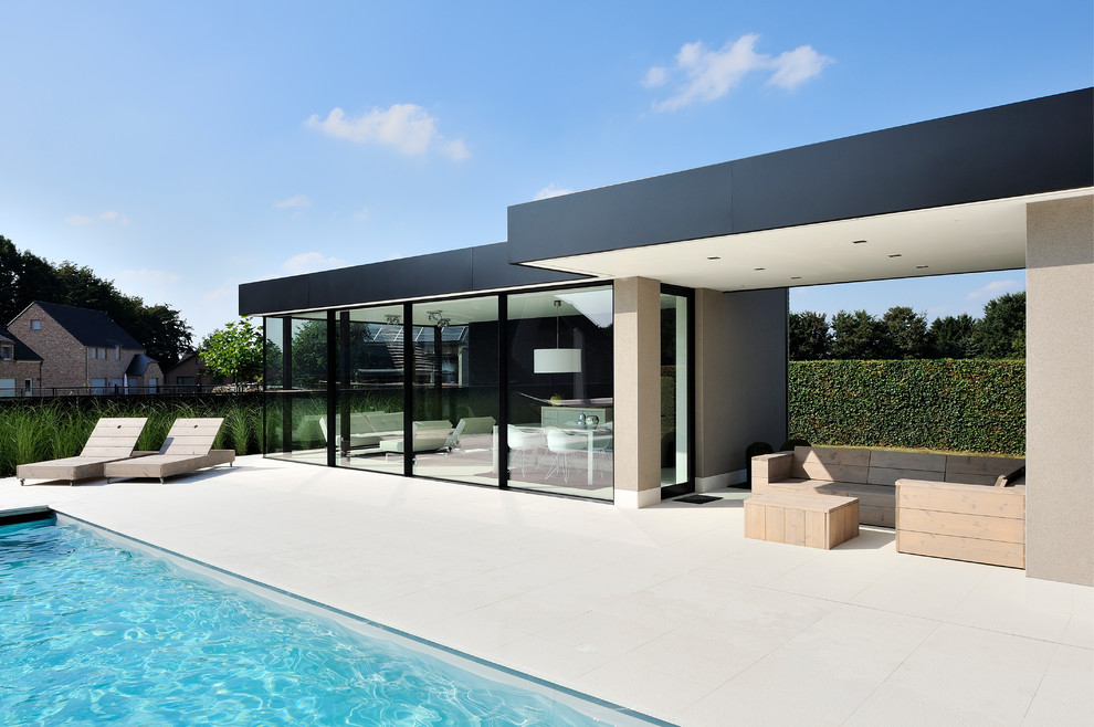 Inspiration for a large modern patio remodel in Frankfurt