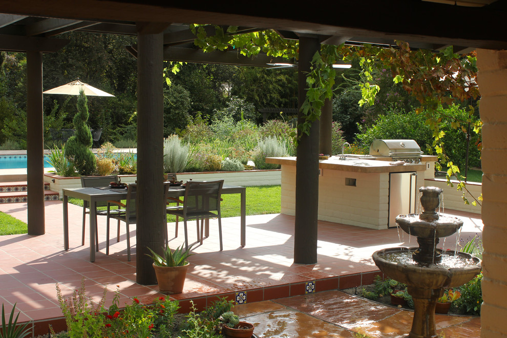 Example of a tuscan patio design in Sacramento