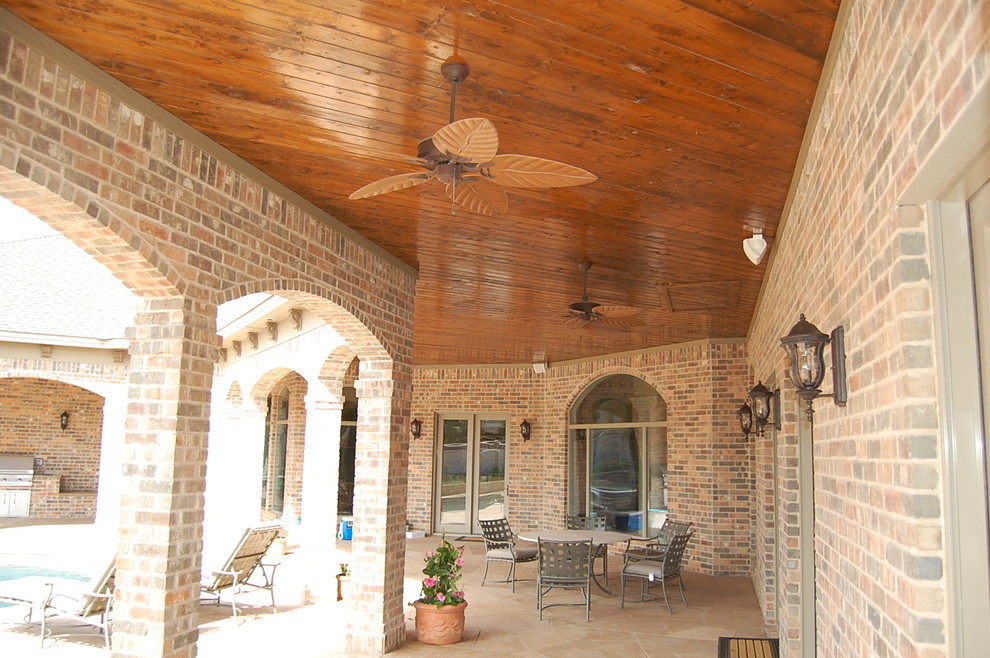 Photo of a large traditional patio in Austin.