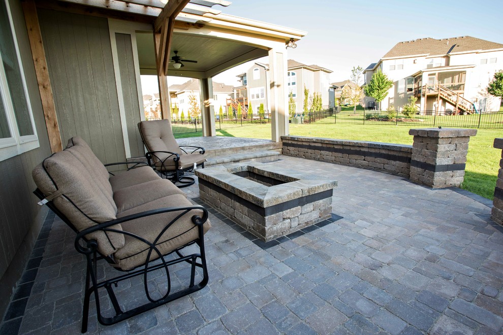 This is an example of a medium sized traditional patio in Kansas City.