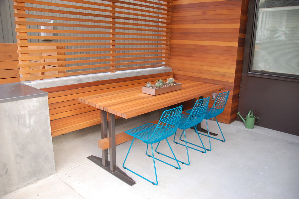 Cette image montre une terrasse minimaliste avec une cuisine d'été.