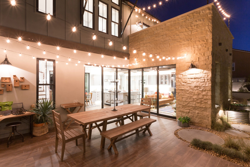 Design ideas for a classic back patio in Los Angeles with decking.