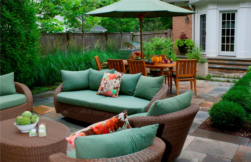 Cette image montre une terrasse design avec aucune couverture.