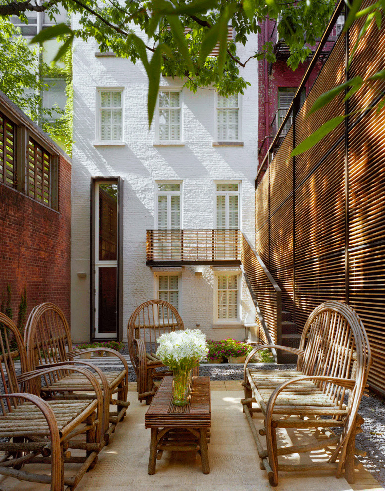 Idee per un patio o portico contemporaneo dietro casa con nessuna copertura