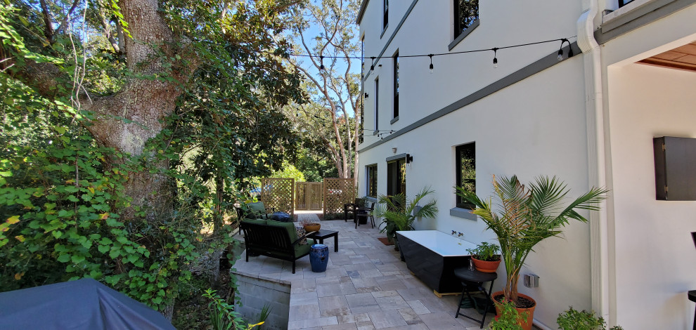Diseño de patio moderno pequeño sin cubierta en patio lateral con adoquines de ladrillo