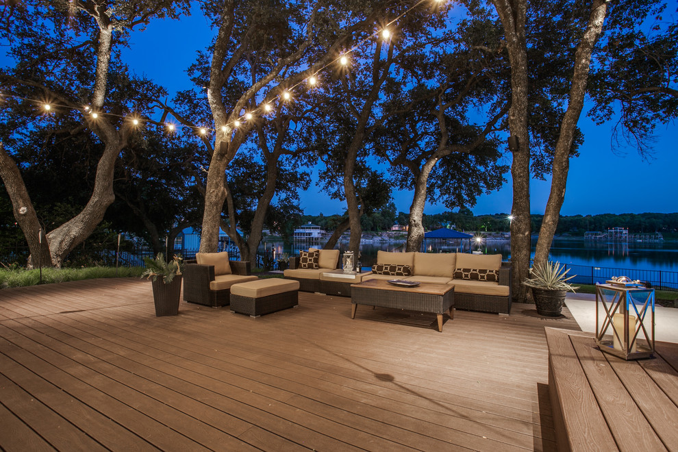 Example of a minimalist backyard outdoor kitchen deck design in Dallas