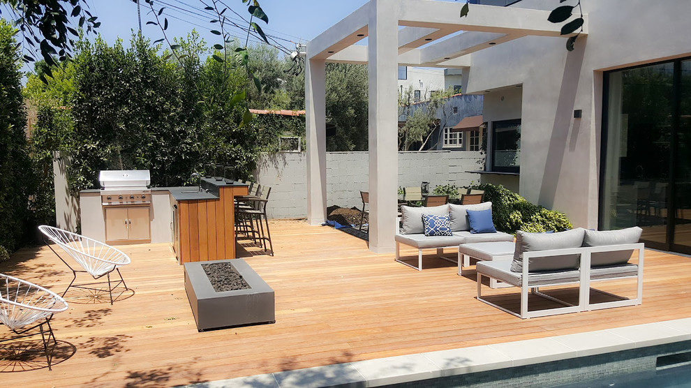 Large modern back patio in Los Angeles with decking and a pergola.