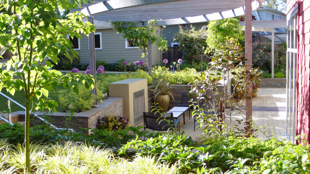 This is an example of a modern patio in Seattle.