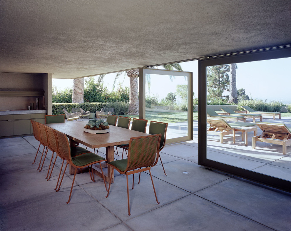 Cette photo montre une terrasse moderne avec une cuisine d'été.