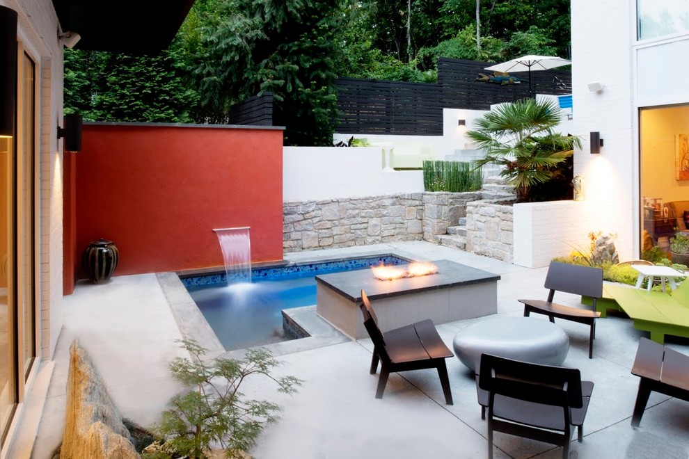Design ideas for a small modern courtyard patio in Atlanta with decomposed granite.